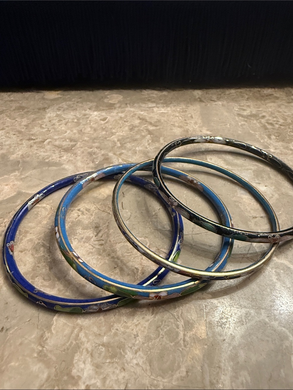 Vintage lot of four cloisonné bracelets blue variations, and gold tone